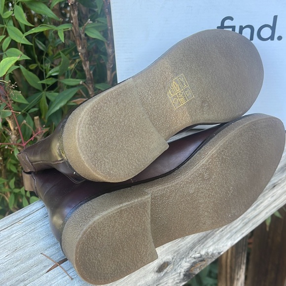 NEW 
FIND Women's Chunky Gumsole Chelsea Boots - Picture 3 of 7